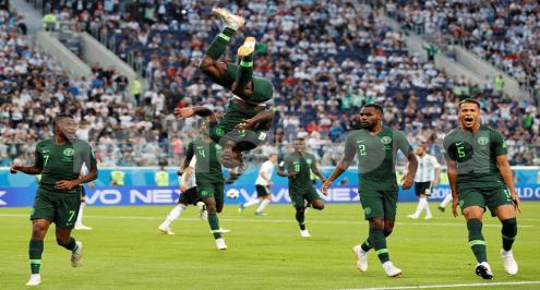 مدرب نيجيريا: علينا الاستمتاع بما حققناه أمام مصر 